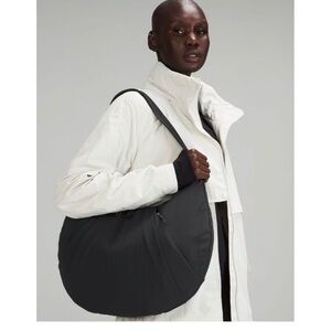 Lululemon pleated shoulder bag 10 L